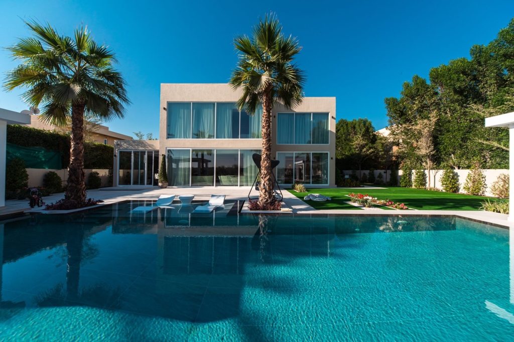 Modern villa with custom pool and palm landscaping in Dubai, designed for luxury outdoor living.